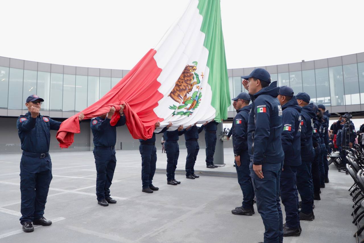 Con reconocimientos, equipamiento e histórico aumento salarial, celebra Gobierno de Hidalgo a las y los policías