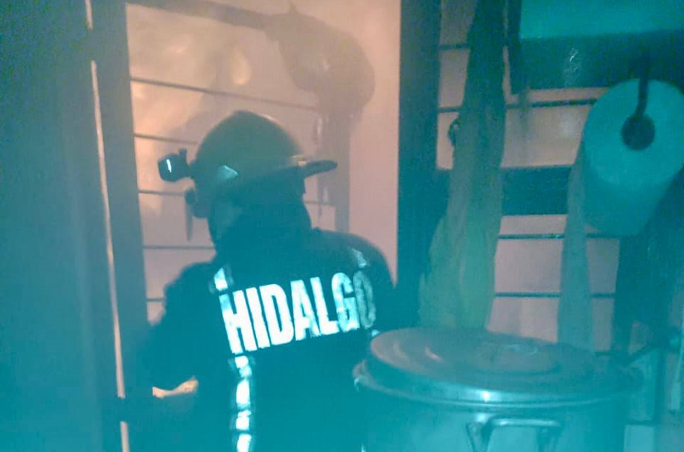 Bomberos atienen explosión en vivienda de Pachuca