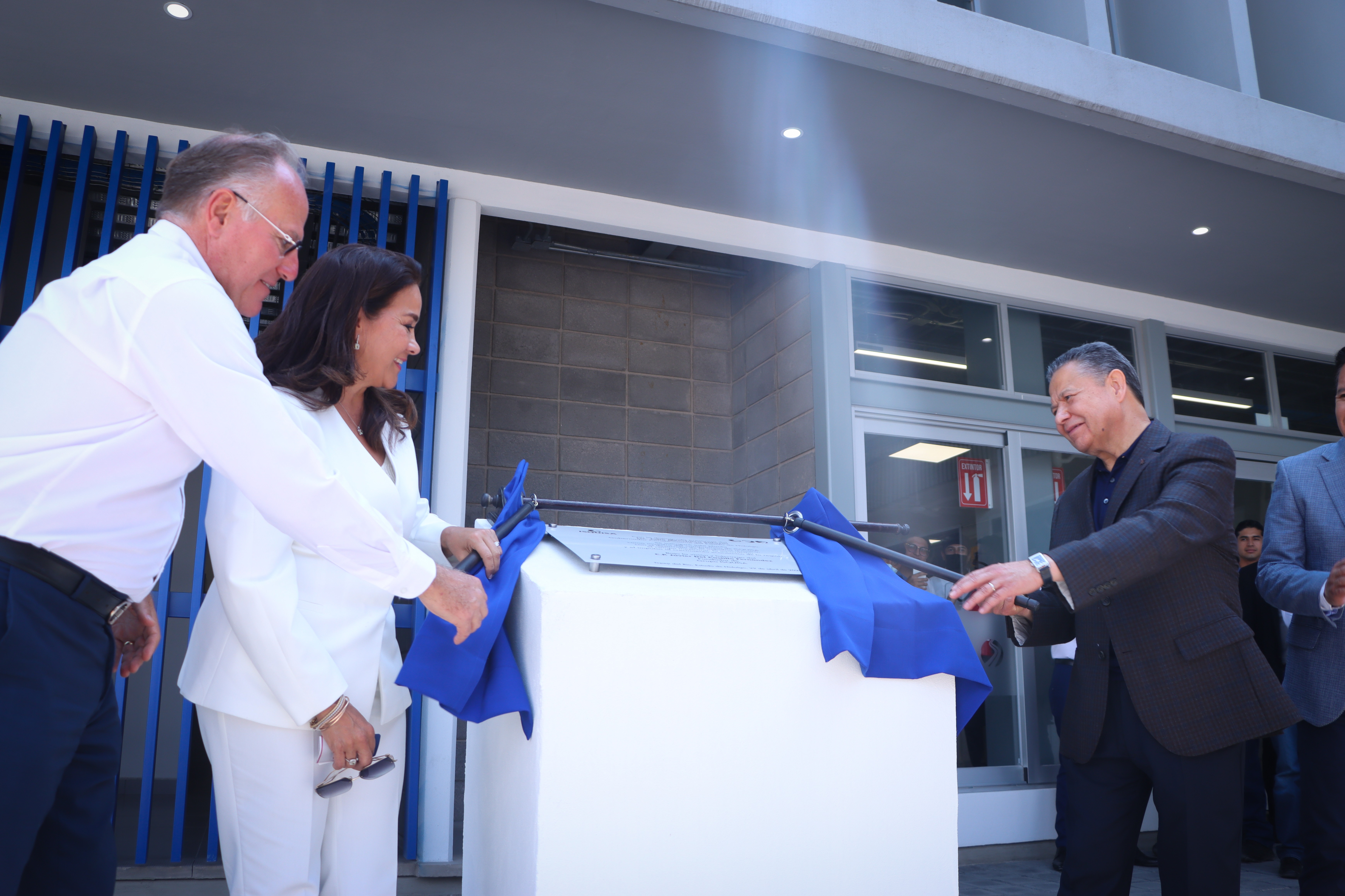 Inauguran en Tepeji nueva planta de ISQUISA
