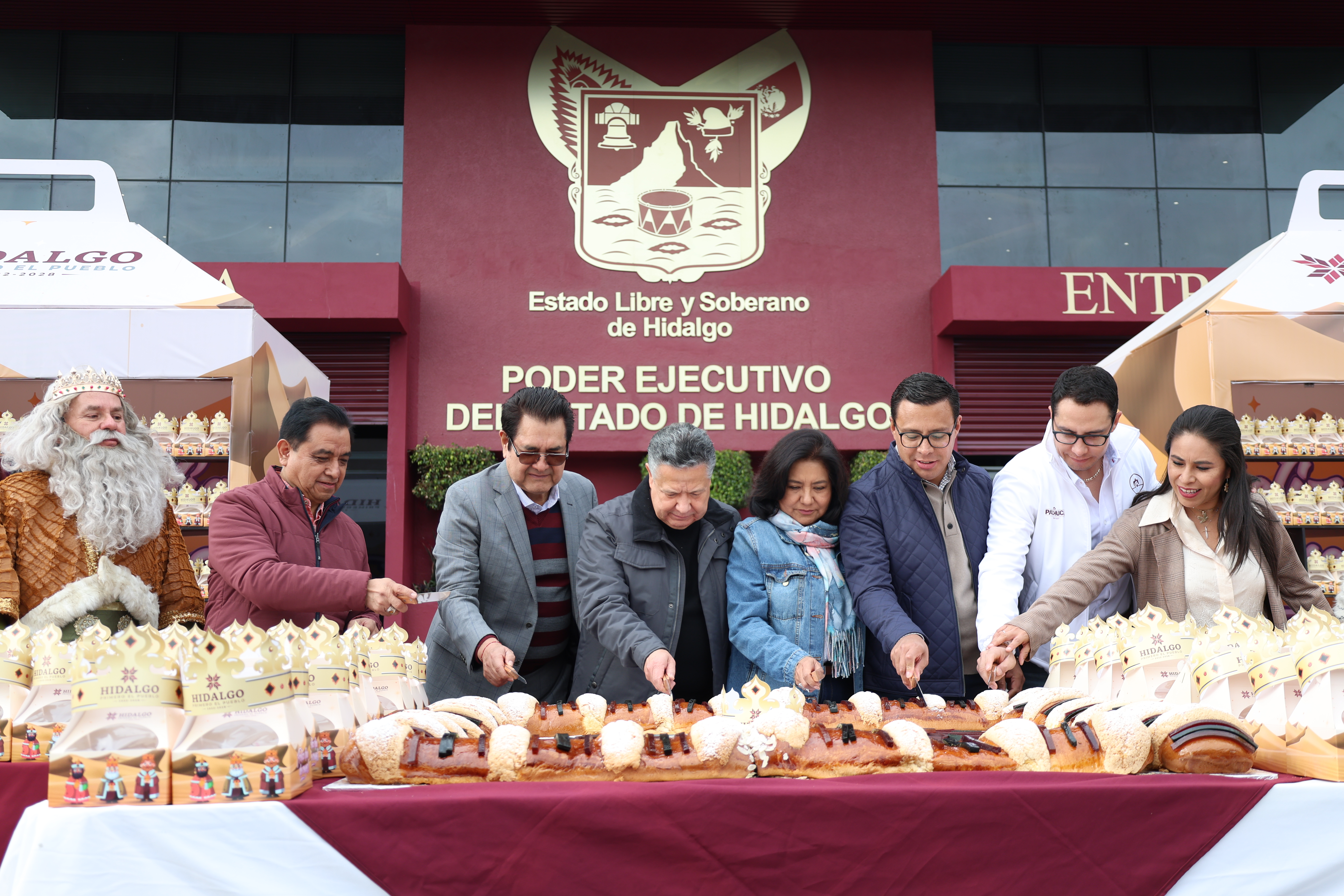 Reparten 8 mil roscas de Reyes Magos