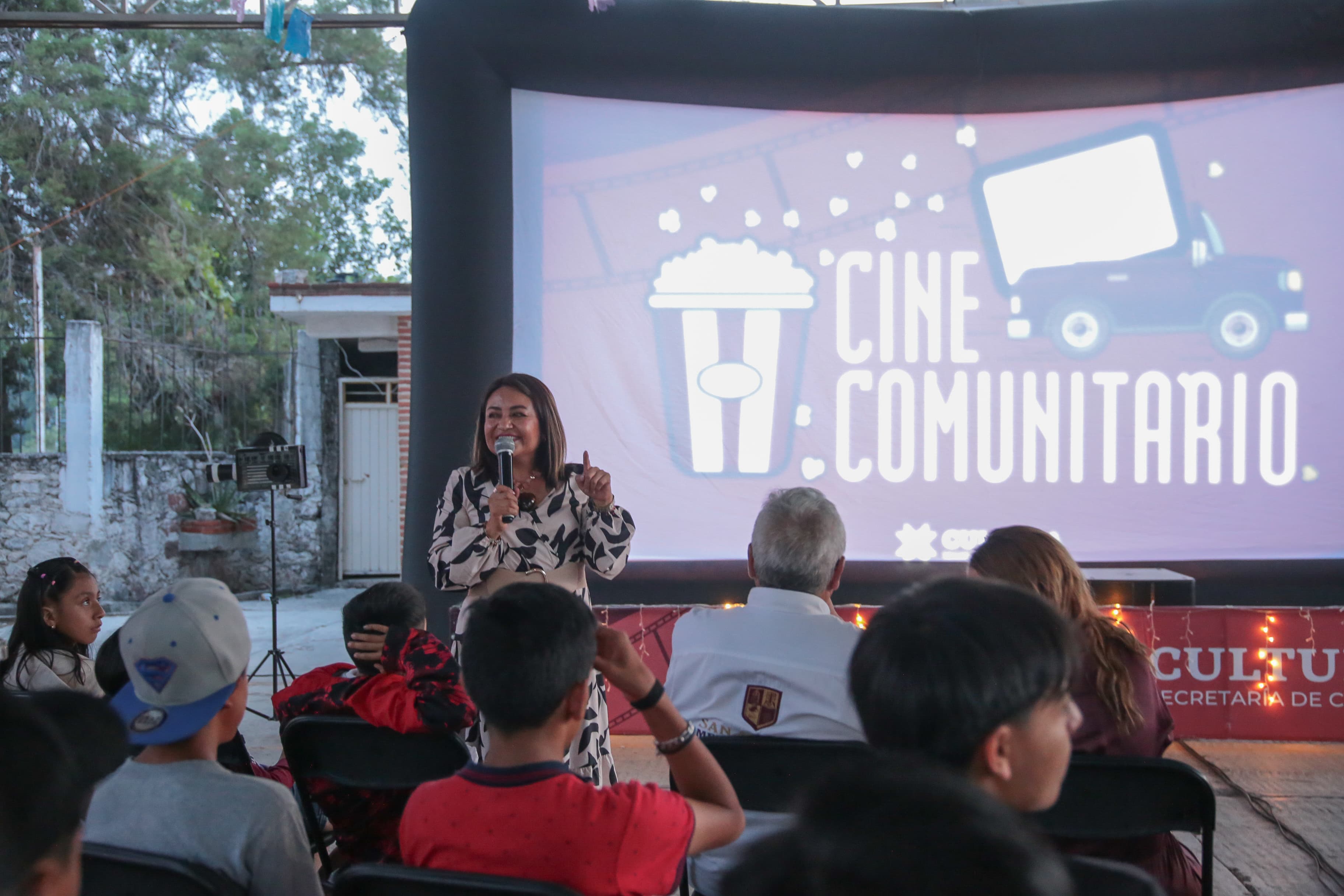 Arranca el Cine Comunitario con risas, cine y comunidad en San Agustín Metzquititlán