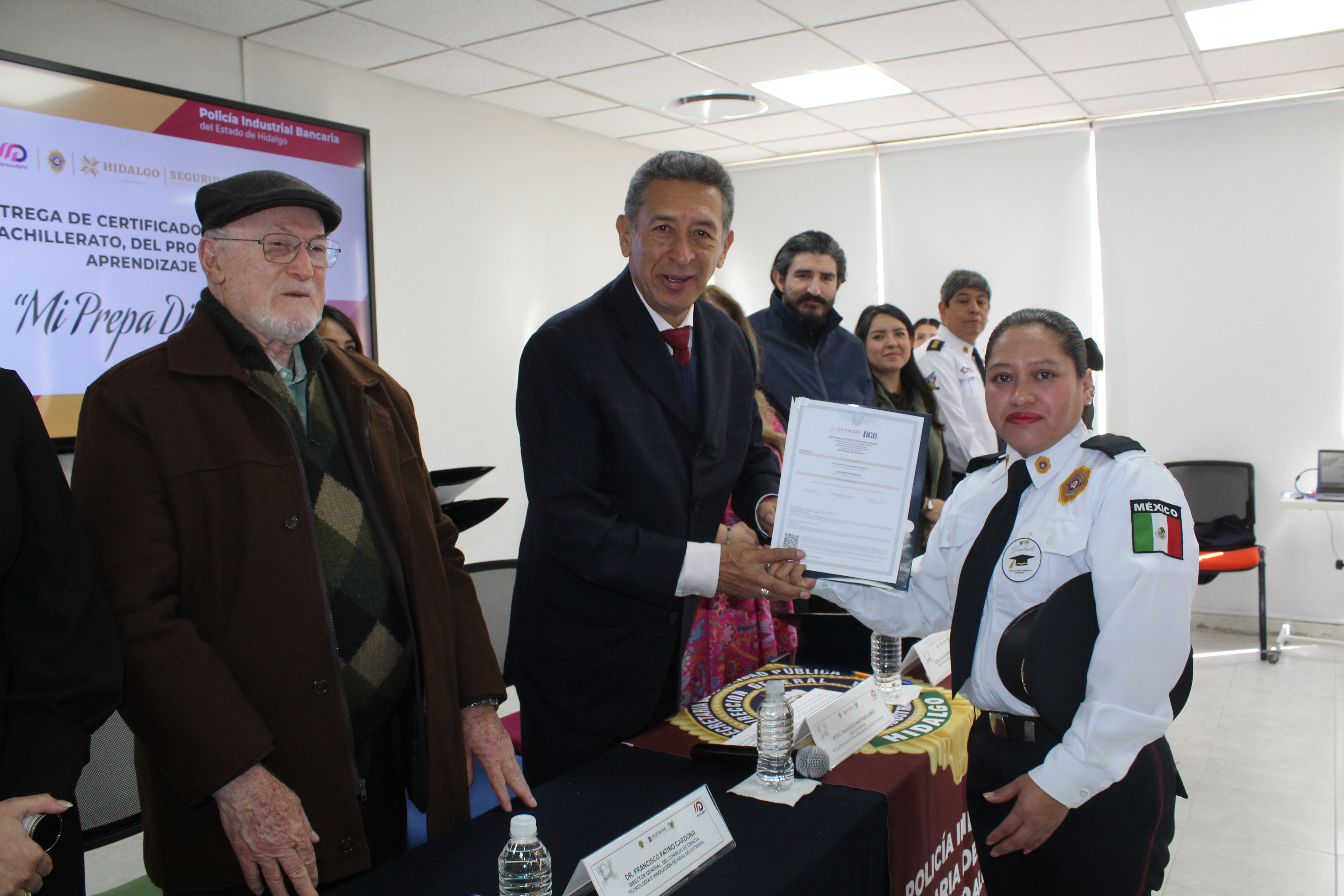 PIBEH impulsa la superación: policías y familiares culminan estudios de nivel medio superior