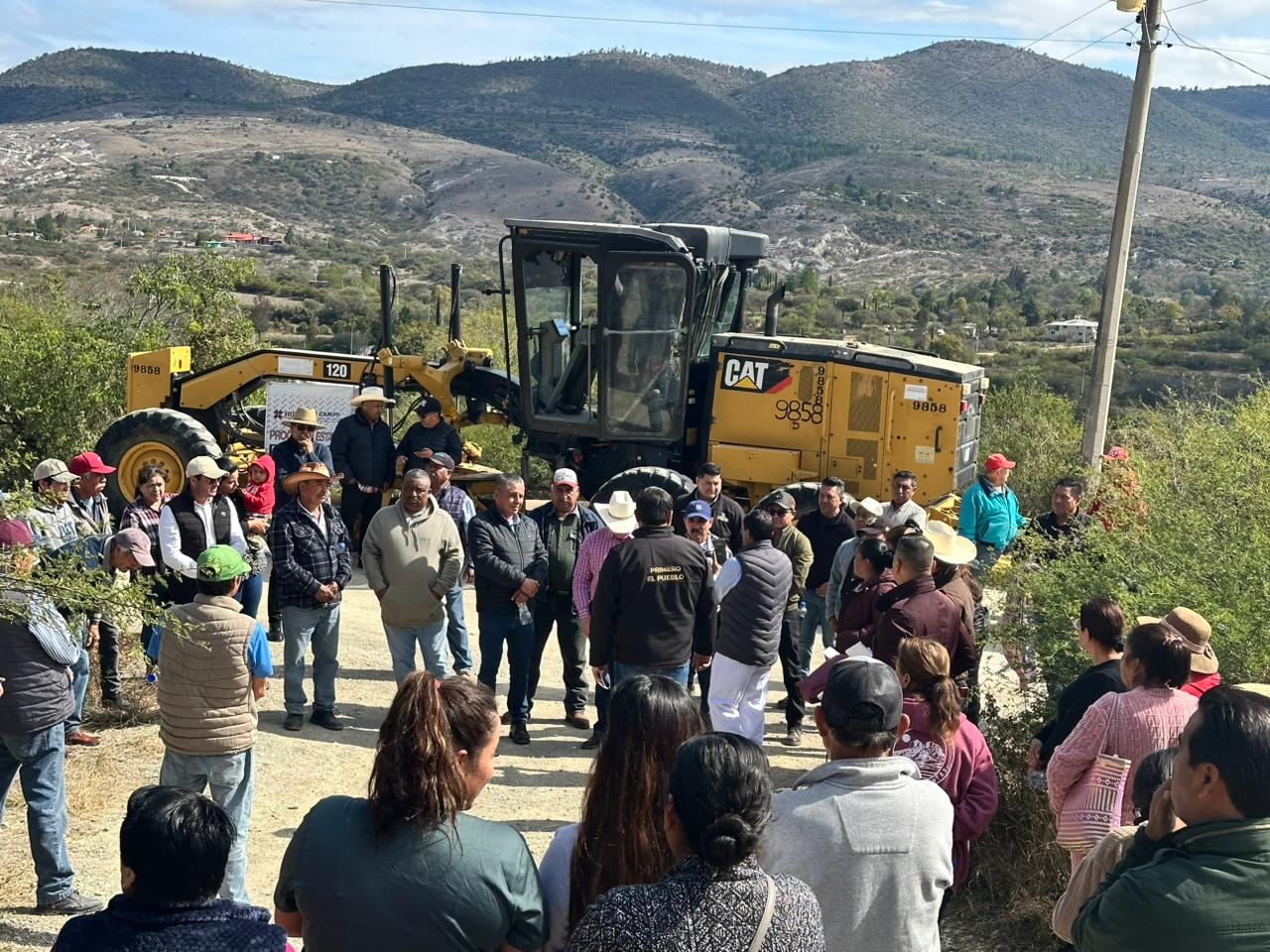 Saderh impulsa mejora de caminos rurales con apoyo de maquinaria