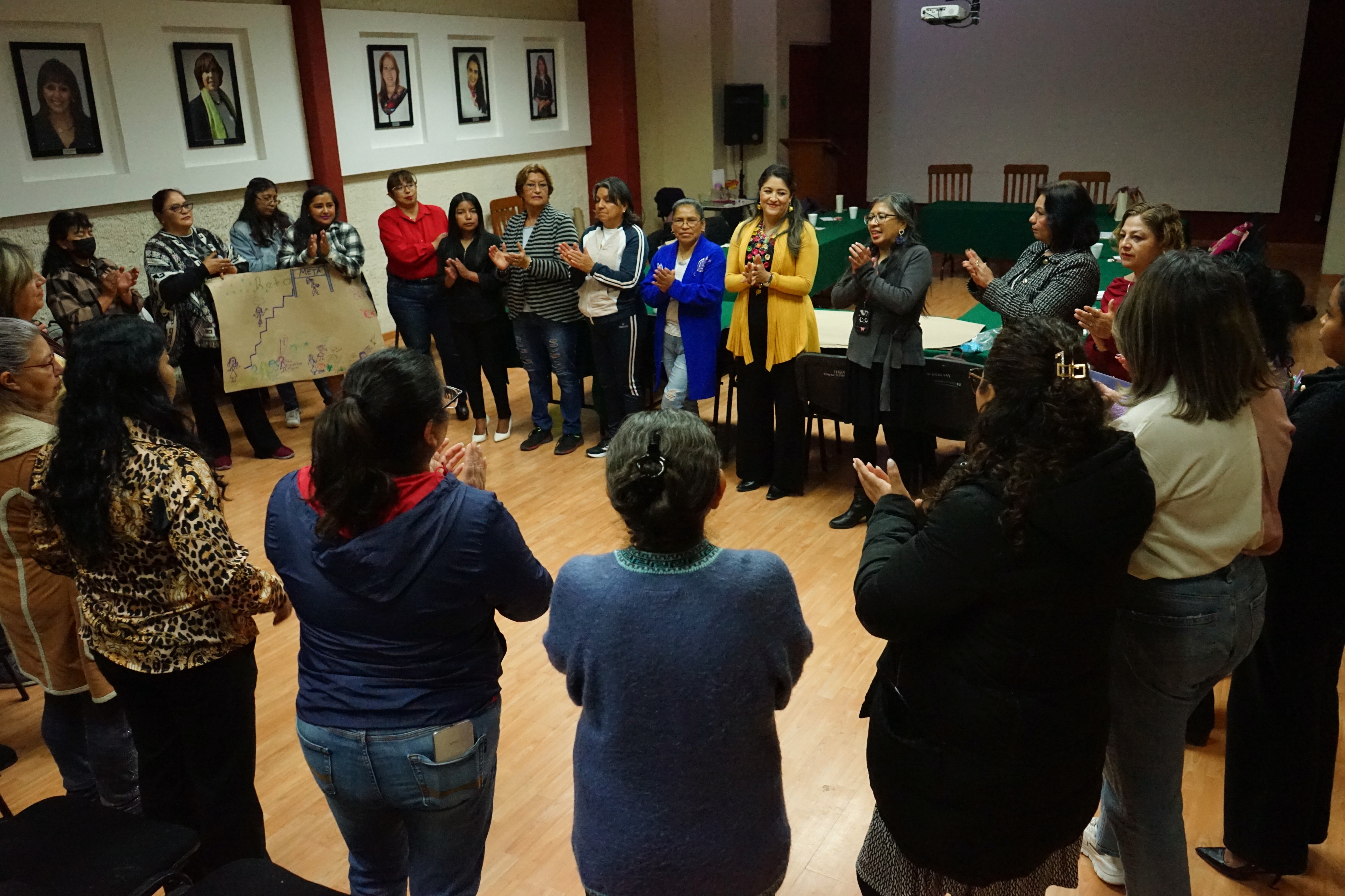 Liderazgos de mujeres deben poner al centro su bienestar: IHM