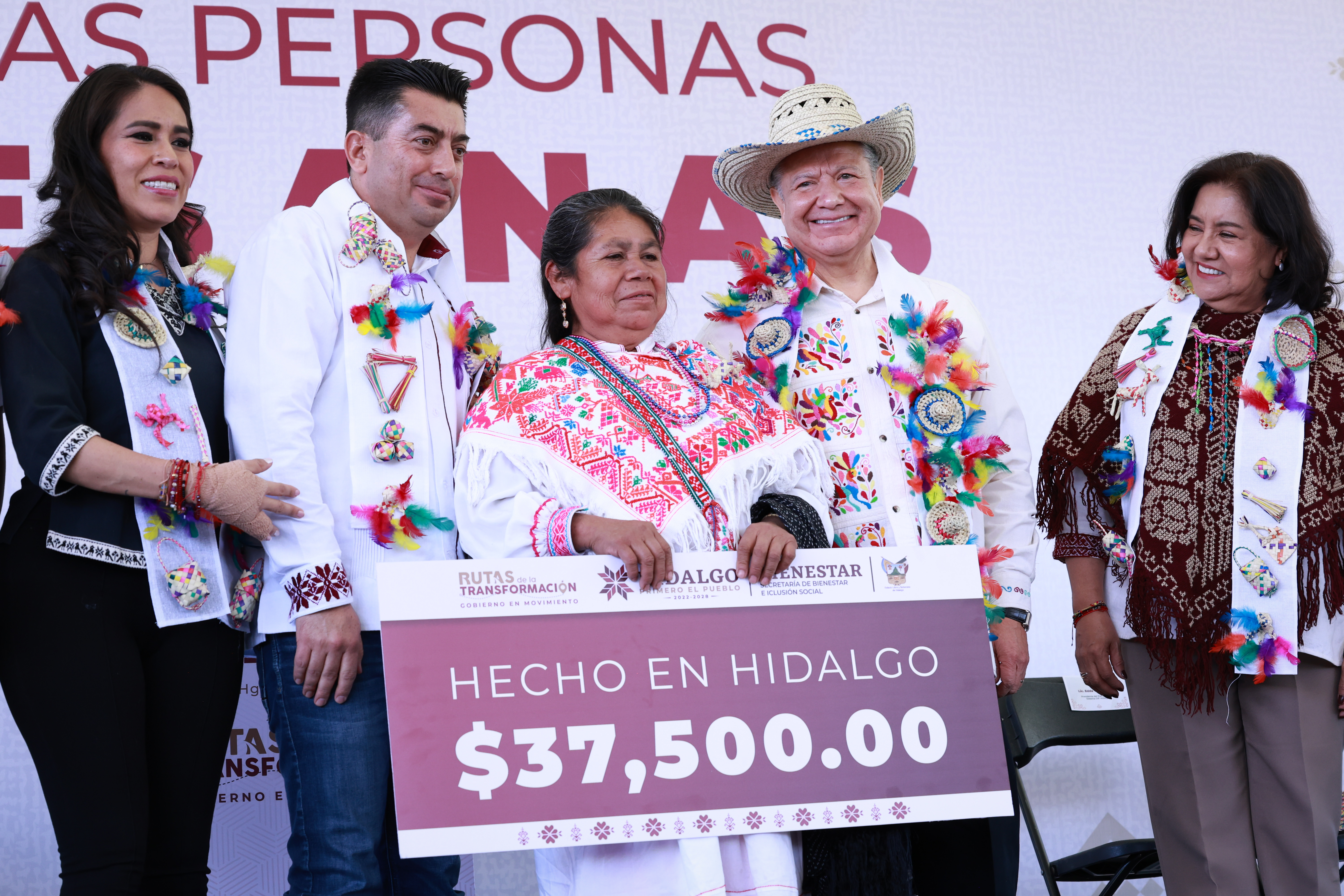 Julio Menchaca proyecta al sector artesanal hidalguense