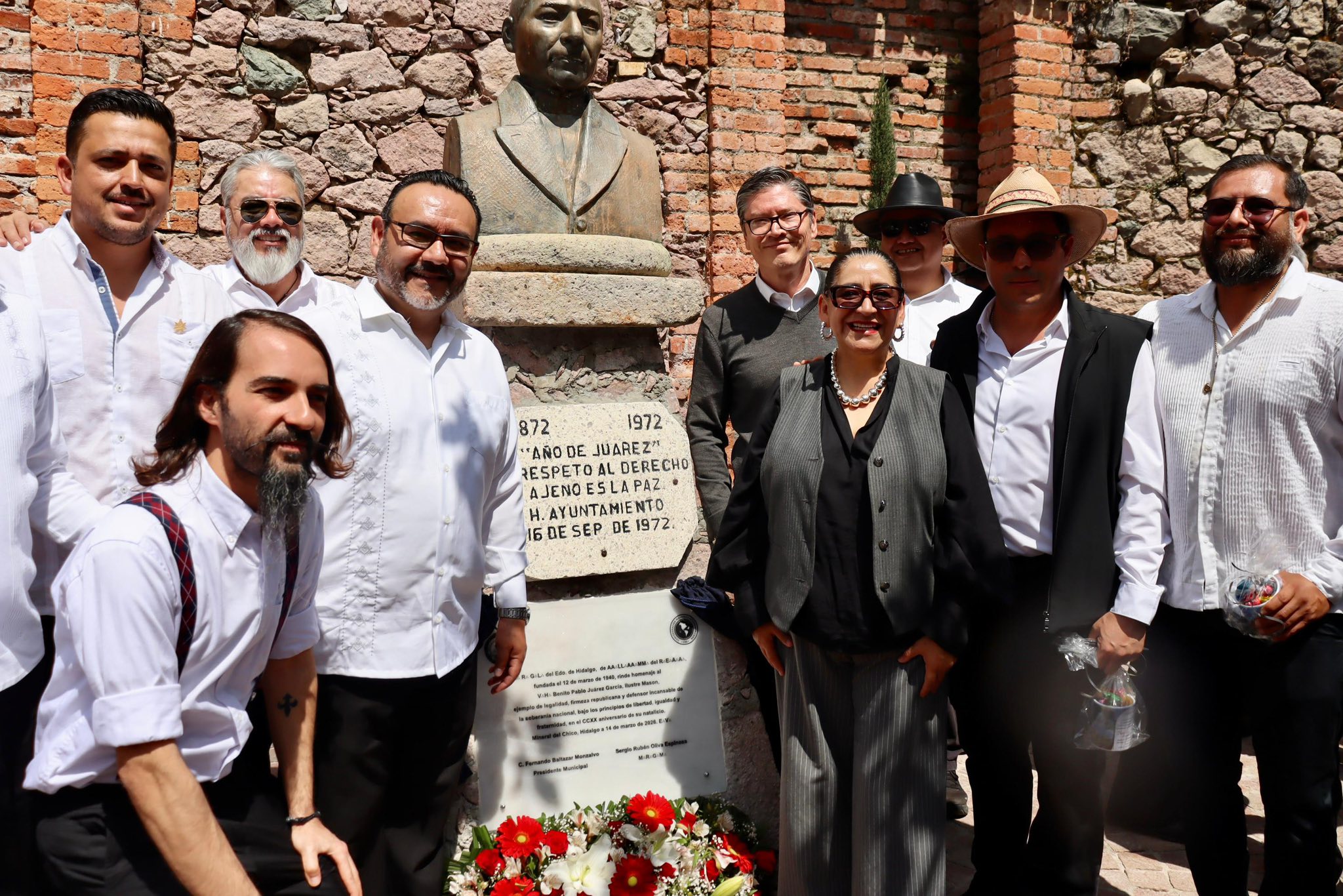 Colocan placa conmemorativa en honor al Benemérito en Mineral del Chico