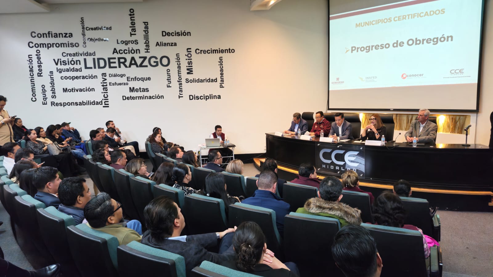 Hidalgo es referente nacional en profesionalización al certificar a titulares de Desarrollo Económico de 66 municipios