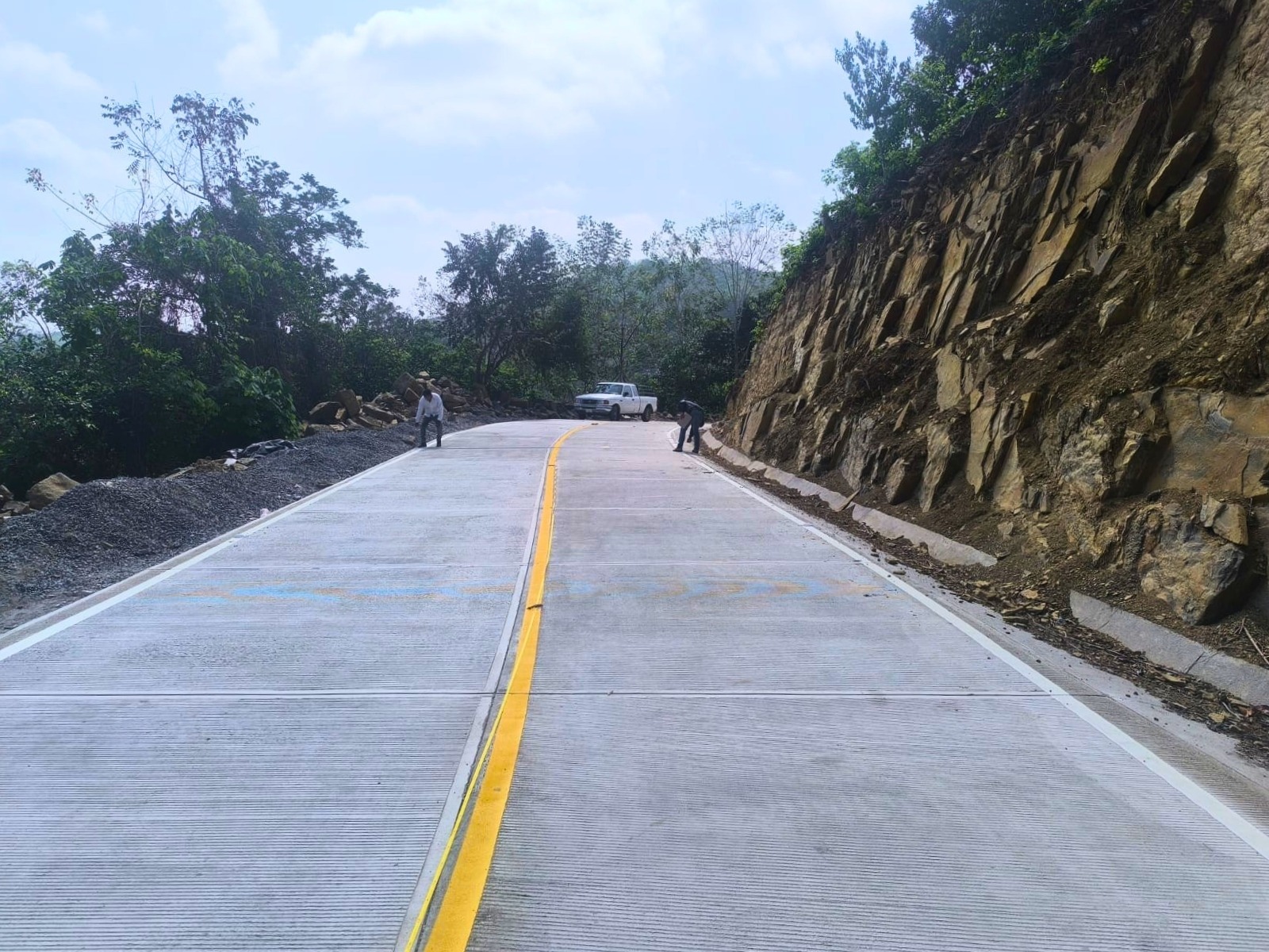 Impulsa SIPDUS conectividad regional con la modernización del camino rural Texcatla–Chapulhuacanito en la Huasteca