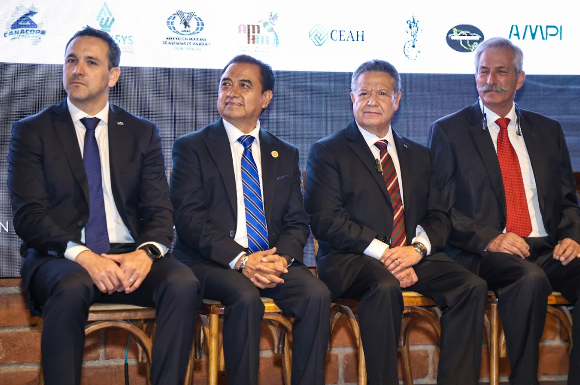 Julio Menchaca y sector empresarial cierran filas para fortalecer el desarrollo económico de Hidalgo