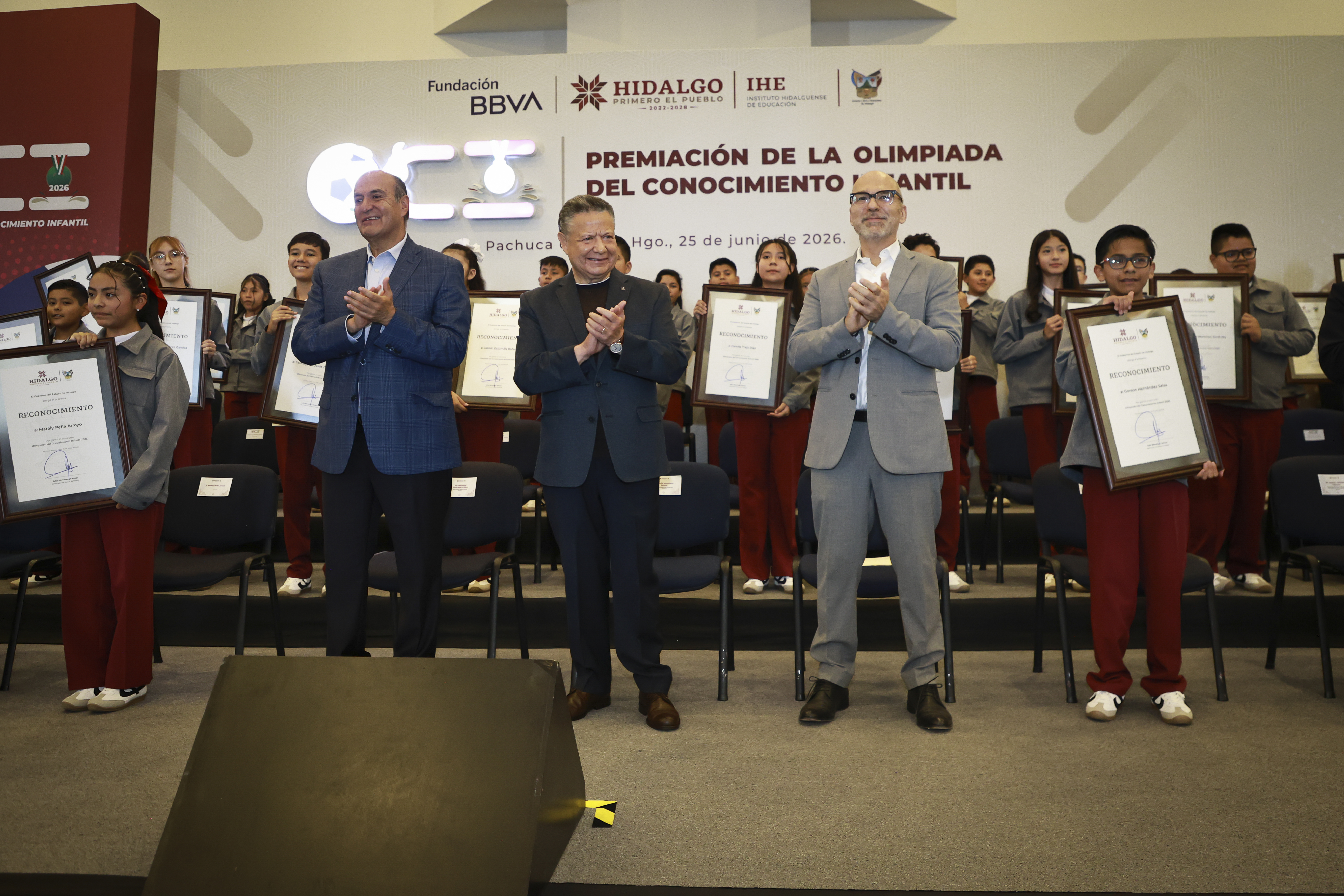 Julio Menchaca reconoce excelencia académica de 32 participantes de la OCI 2026