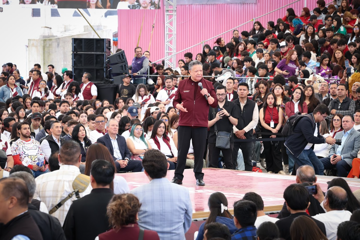 Hidalgo, segundo estado con más becas para universitarios: Julio Menchaca