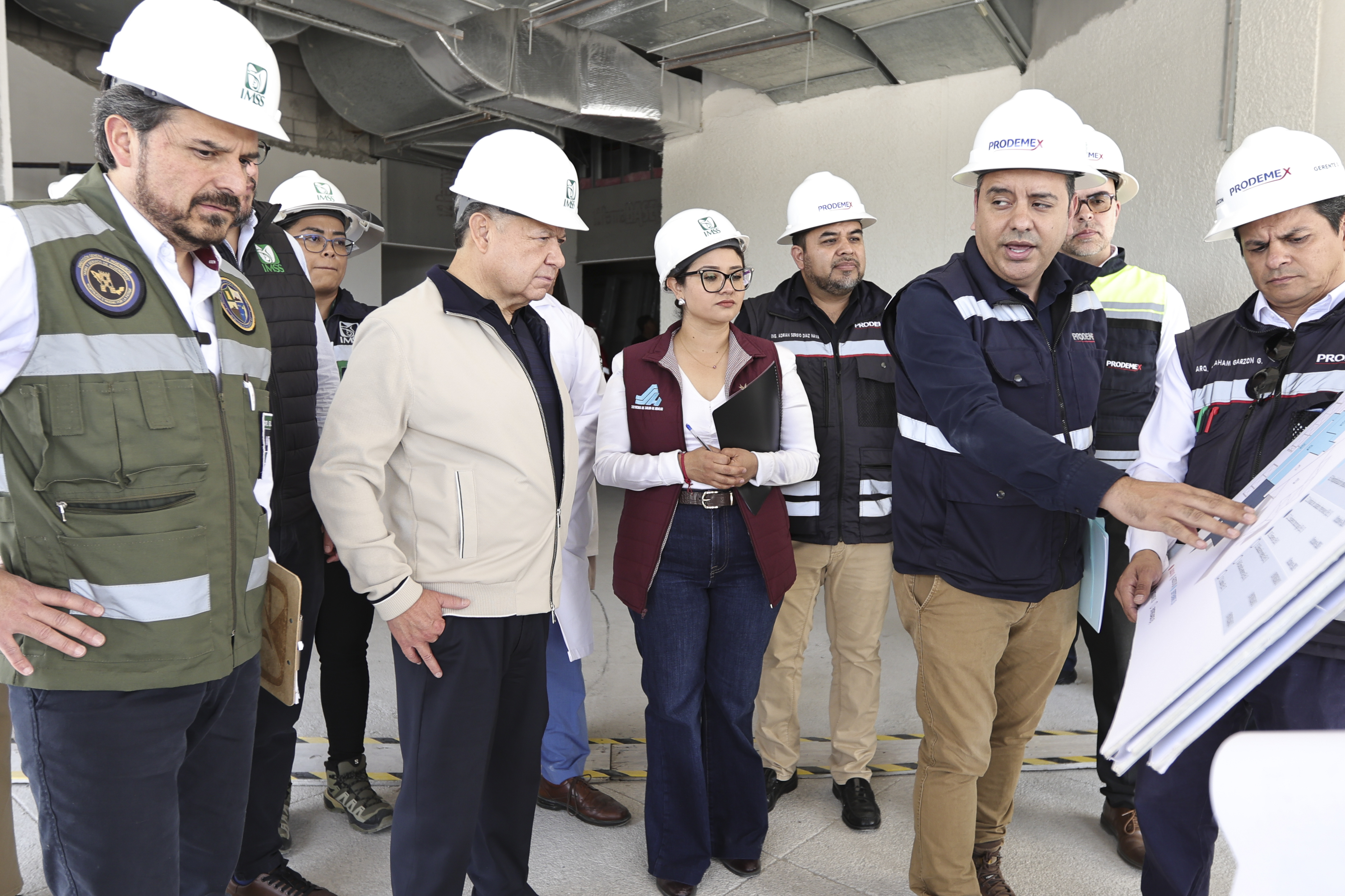 Julio Menchaca y Zoé Robledo verifican avance del Hospital General de Zona de Tula