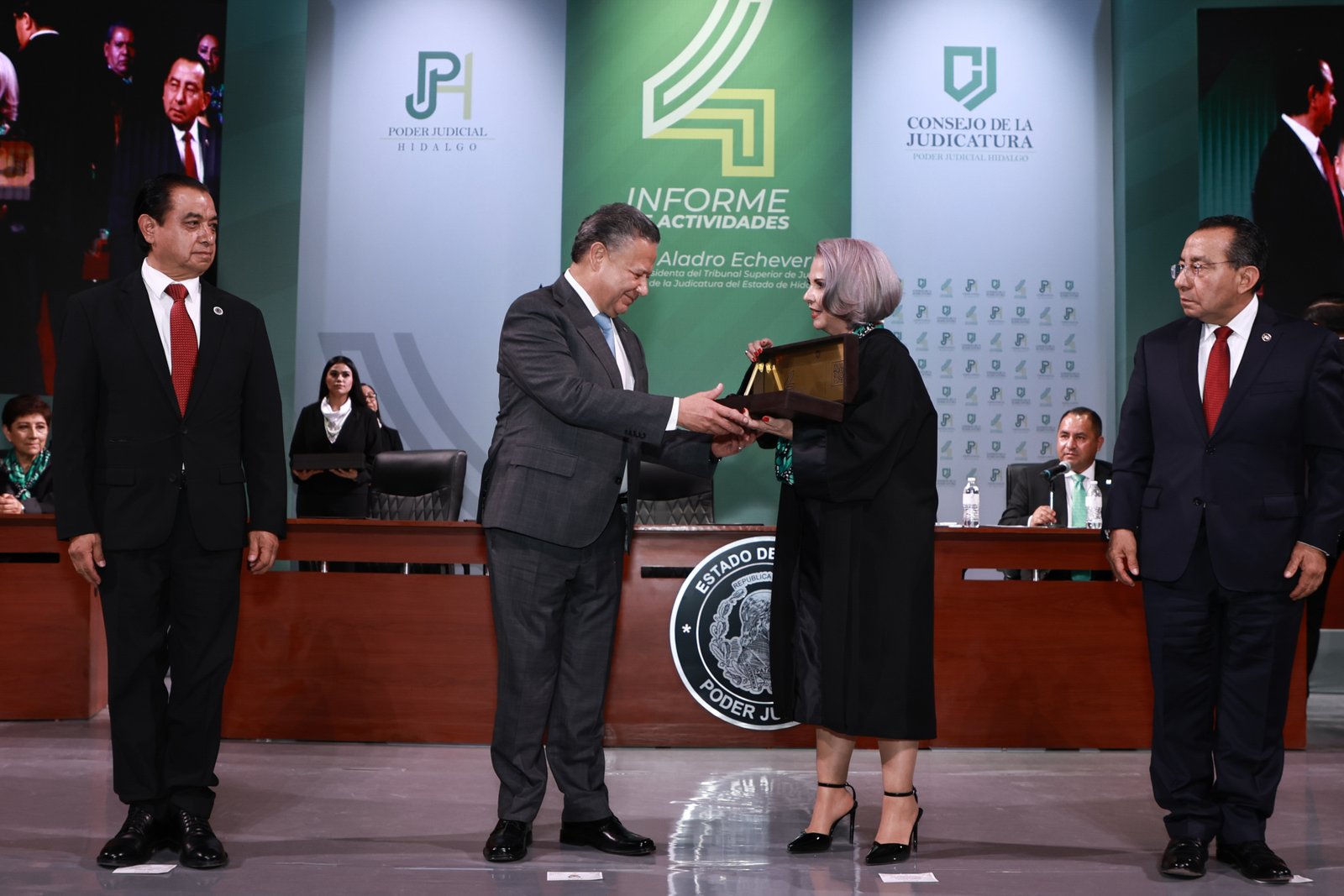 Julio Menchaca convoca a los tres Poderes a trabajar por la entidad