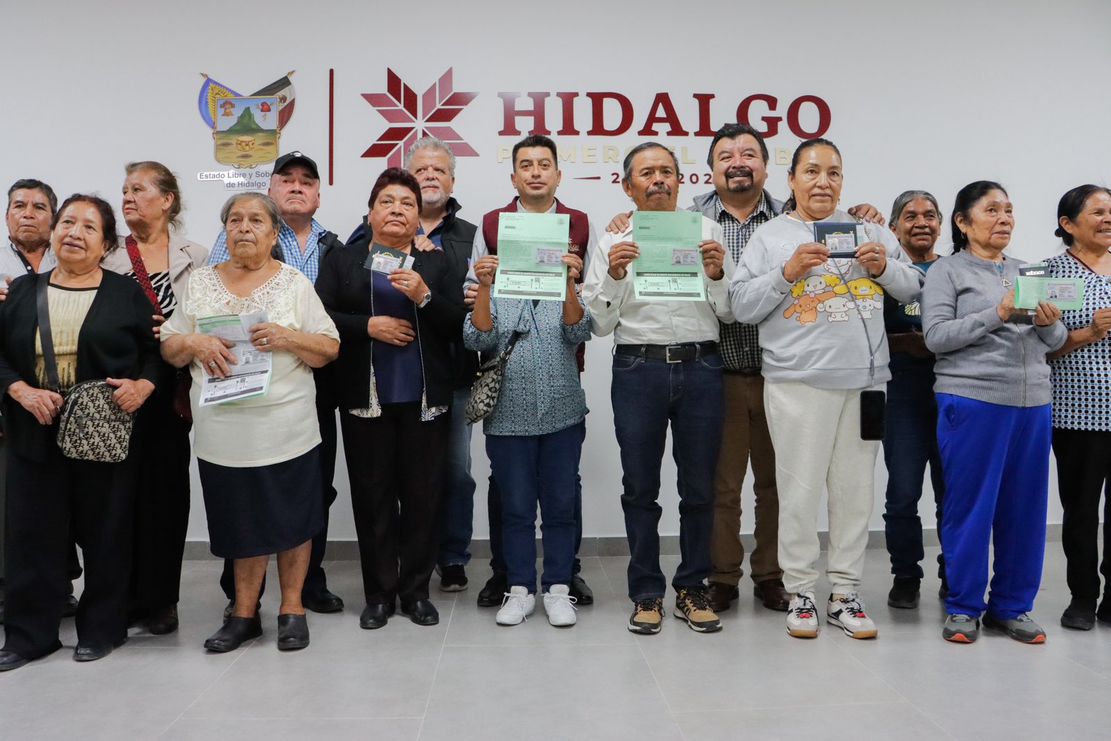 Hidalgo impulsa reencuentro de 20 persona adultas mayores con sus familias en Estados Unidos