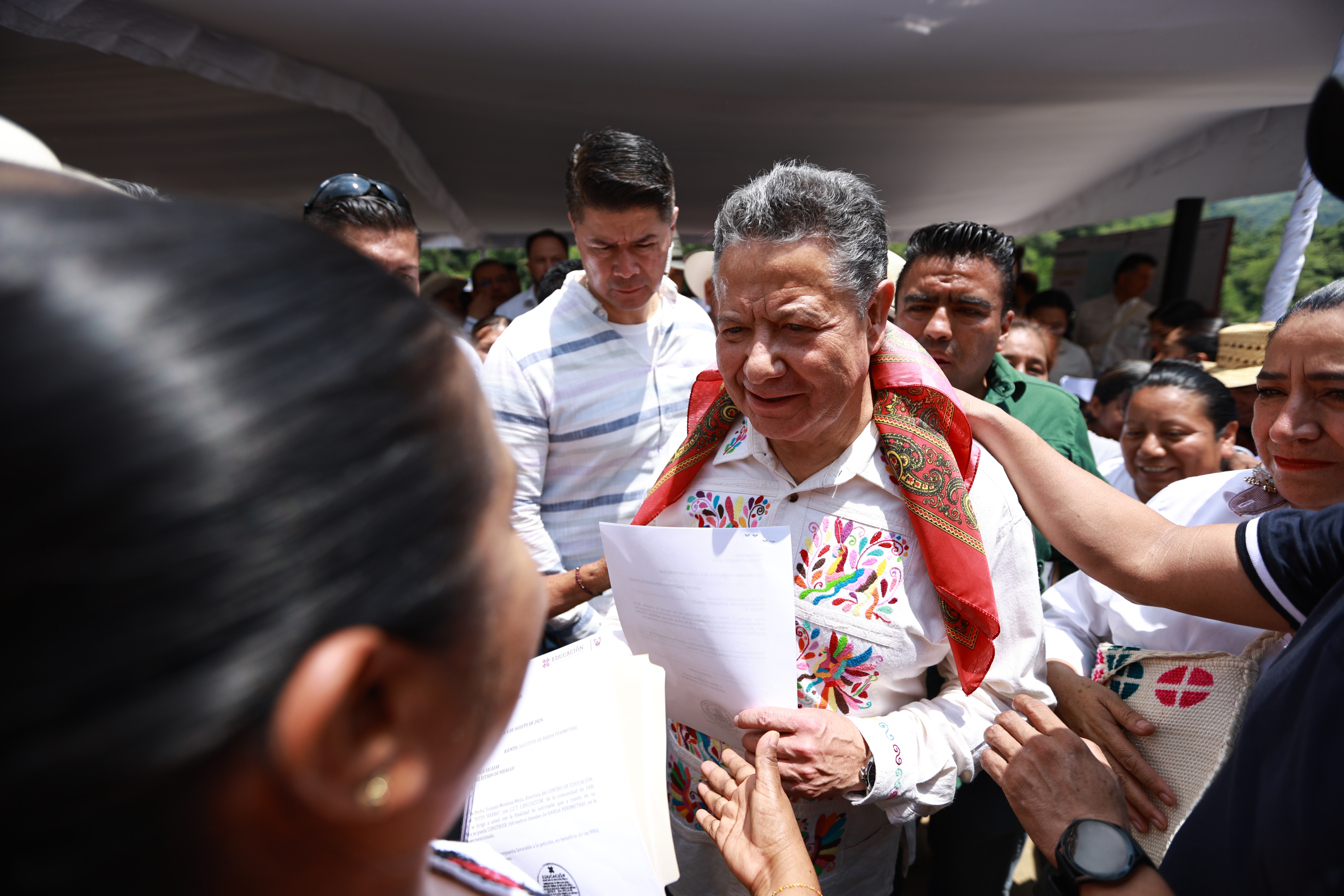 Menchaca Salazar lleva Rutas de la Reconstrucción a Huehuetla
