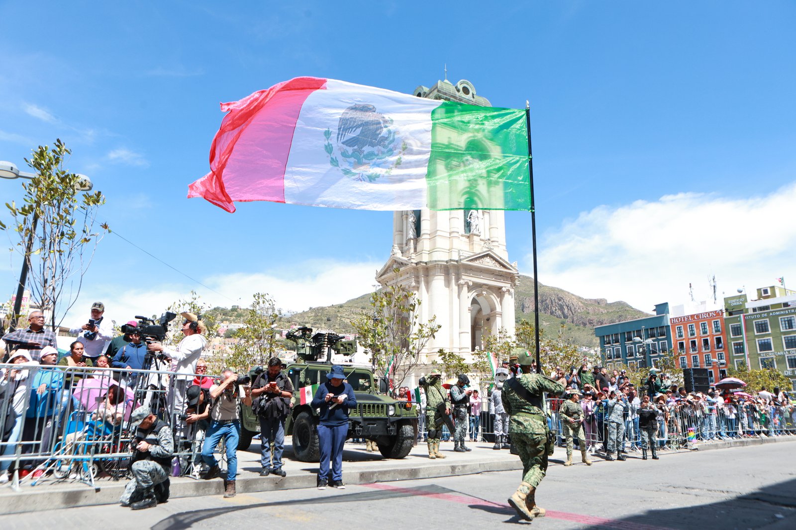 Hidalgo concluye festejos patrios con desfile cívico-militar